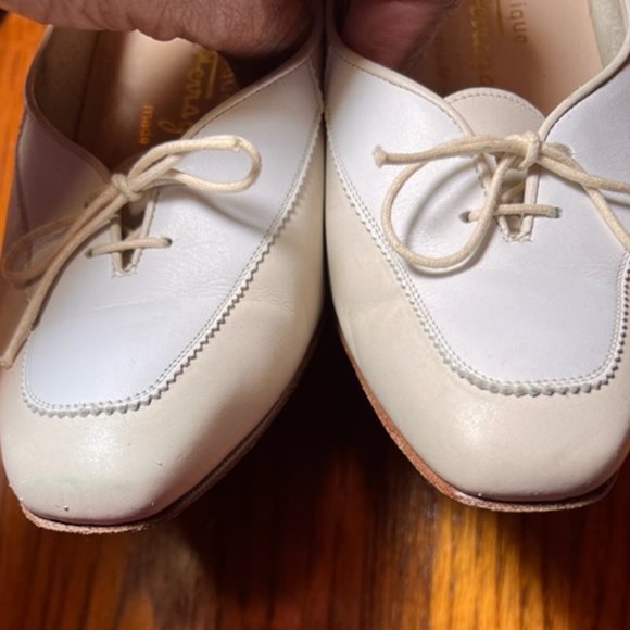 Salvatore Ferragamo Spectator Pump size 9 creme and white - Picture 3 of 9